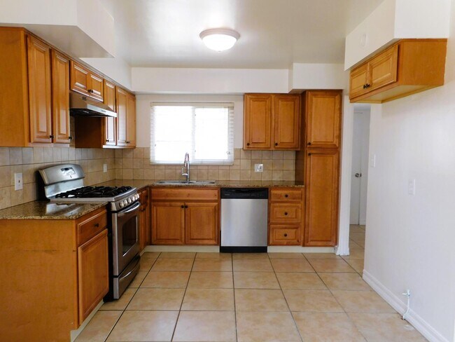 Photo - 1045 Oxford Ave