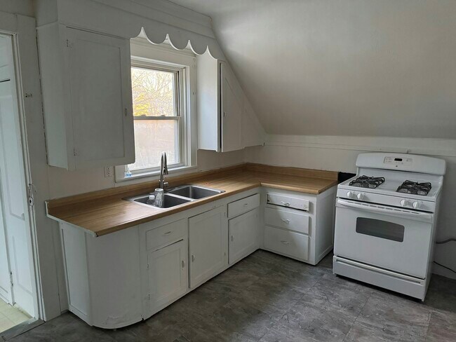 Photo - 651 E 25th St