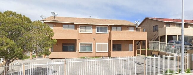 Building Photo - 6940 Hopkins Dr Unit 1