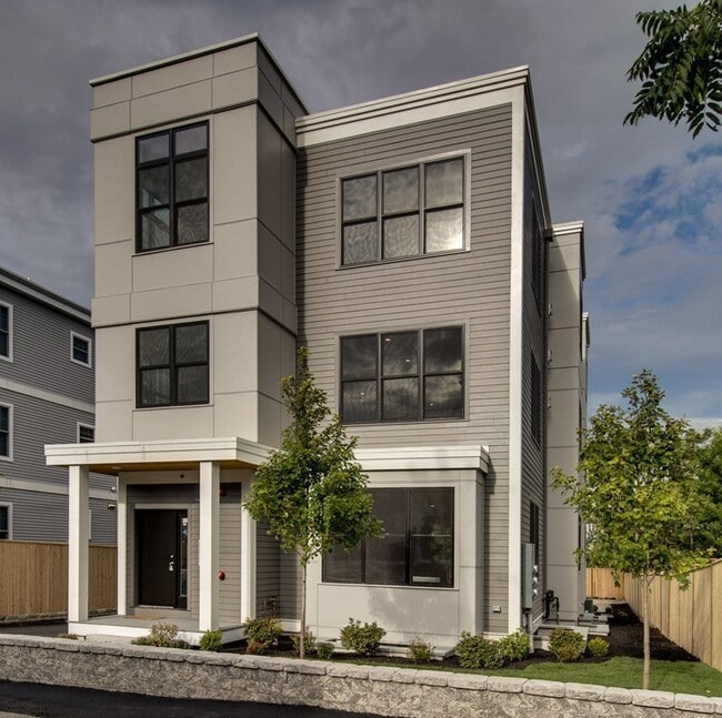 Building Photo - 46 Murdock St Unit 46C Rental