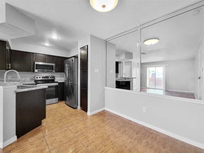 Building Photo - 2626 Holly Hall St Unit 512