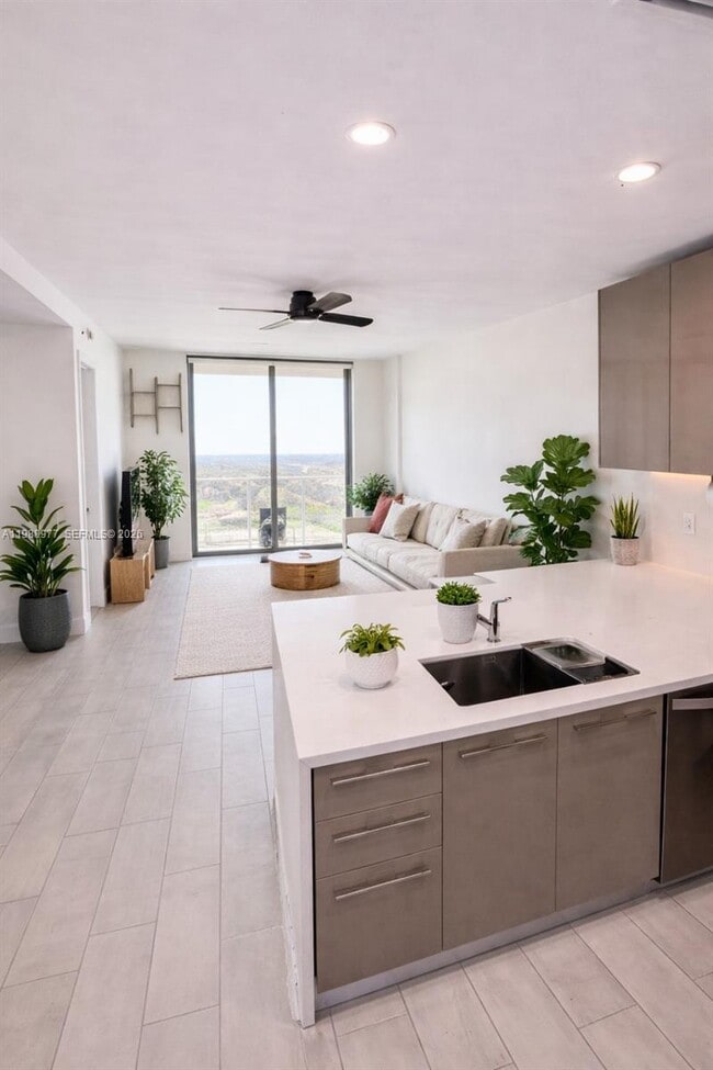 Photo - 2000 Metropica Wy Unit 2305