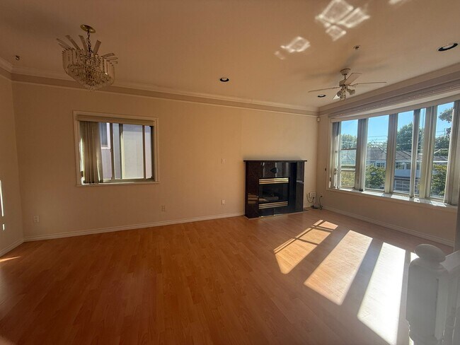 Building Photo - 4138 Inverness St Unit Upper