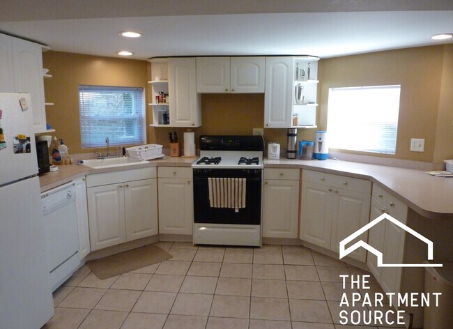 Building Photo - 4039 N Long Ave Unit G Rental