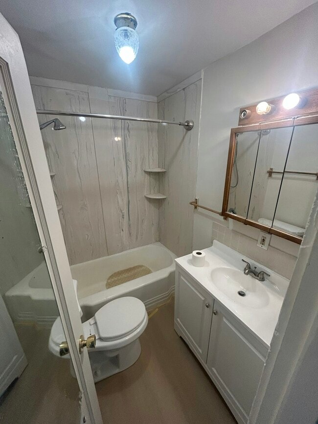 Photo - 400 W 13th St