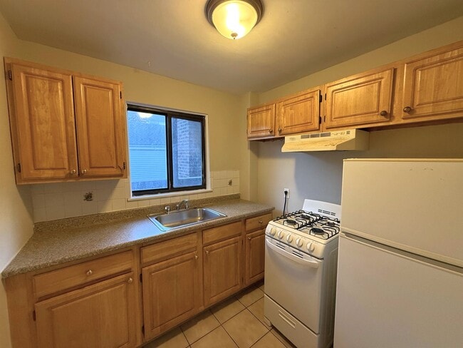 Photo - 50 Bishop Allen Dr Unidad 1A