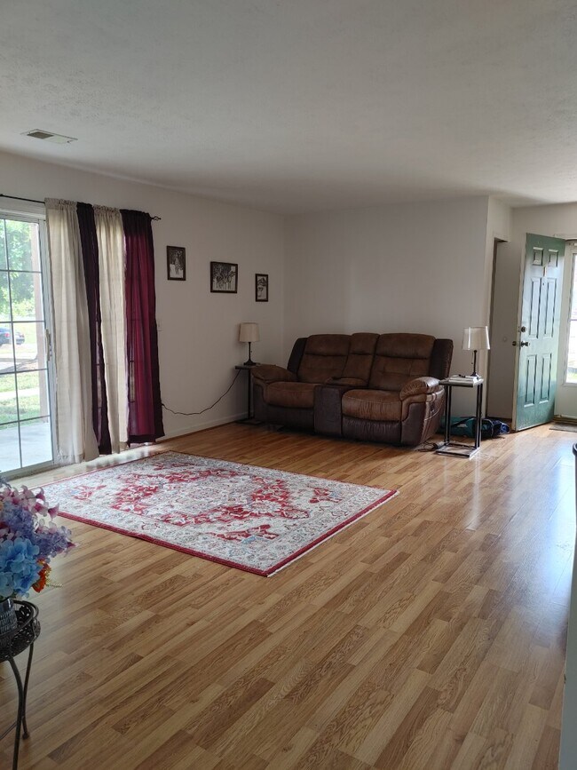 Living room - 141 Brookland Ter Unit 1