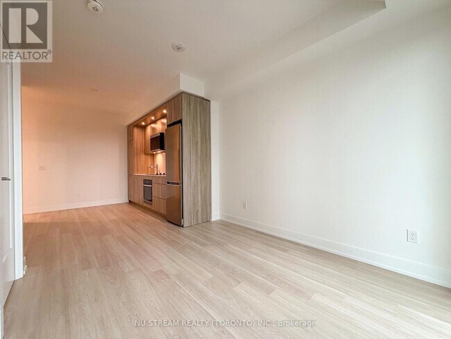 Photo - 60 Central Park Roadway Unité 1110