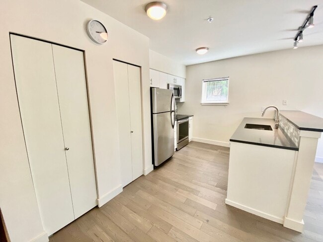 Photo - 1bd/1ba Seattle Condo Unit 221
