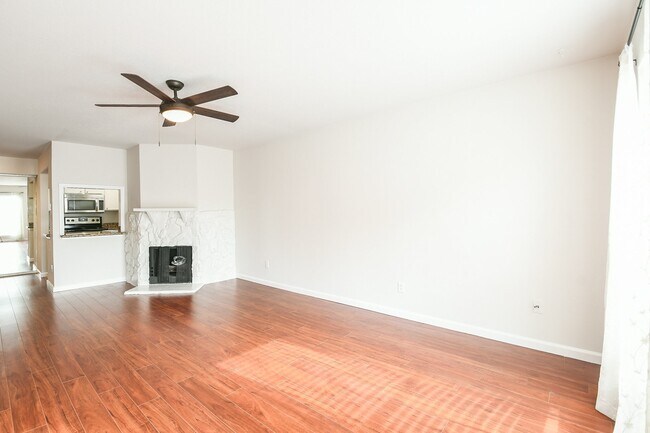 Photo - 4641 Wild Indigo St Unit 450