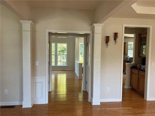 Photo - 610 Cricklewood Dr