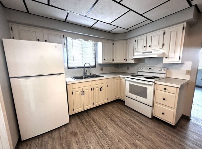 Photo - 10 Thompson St Unit H