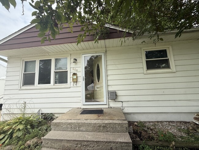 Building Photo - 604 Thornton Ave Rental