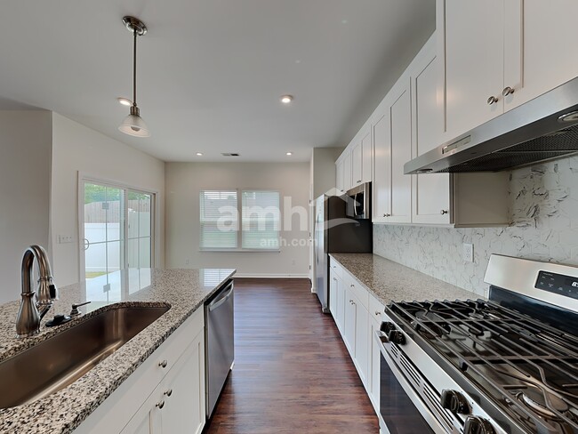 Photo - 252 Thames Valley Dr