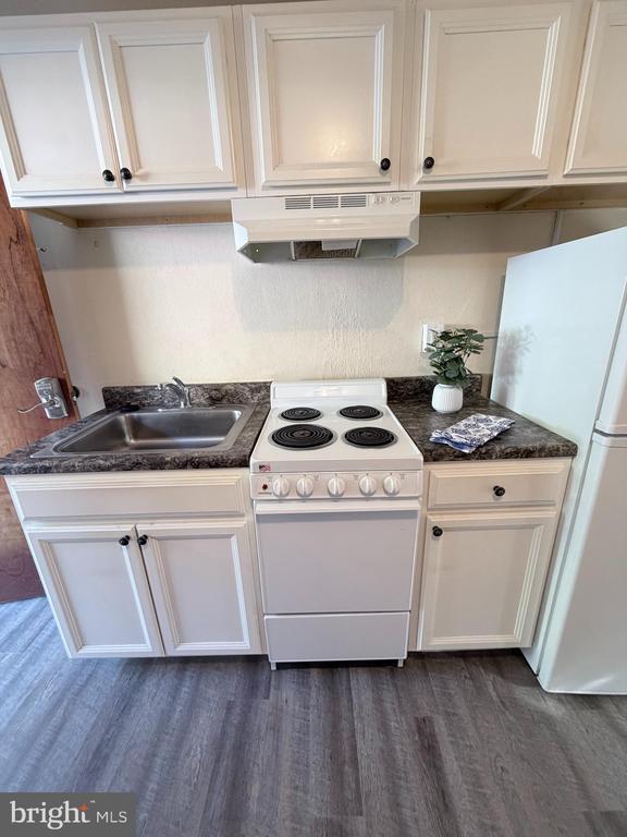 Photo - 268 Wilkes St Unit 9