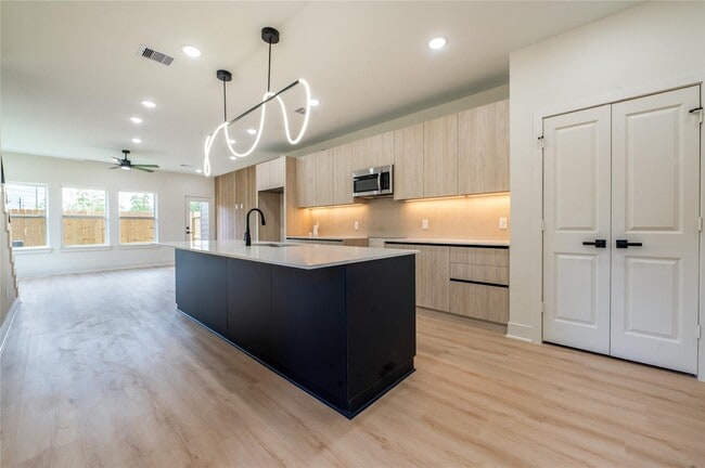 Photo - 8132 Brandon St Unidad B