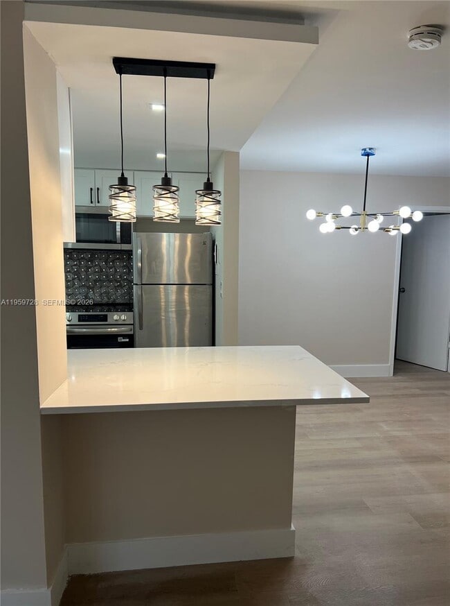 Building Photo - 17021 N Bay Rd Unit 124