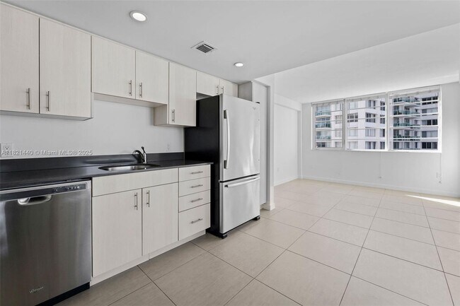 Photo - 910 West Ave Unidad 0738