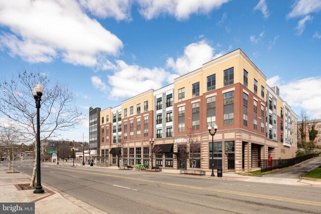 Building Photo - 989 S Buchanan St Unit 416