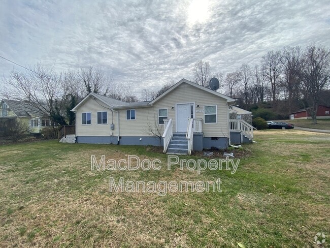 Building Photo - 5472 Riverview Dr Rental