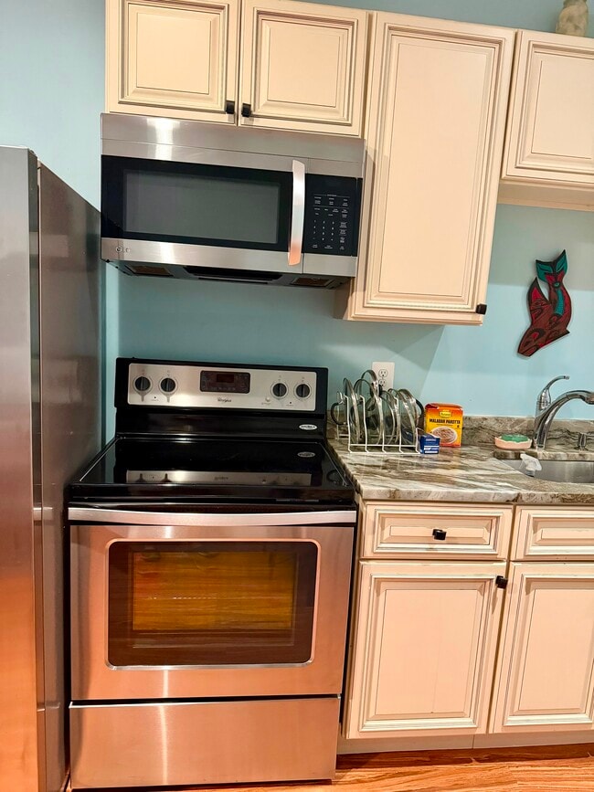 2445 S Kenwood St Unit 2445 S Kenwood St