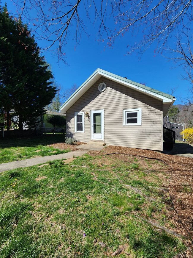 Black Mountain Cottage - Black Mountain Cottage House