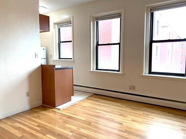 Building Photo - 1236 Commonwealth Ave Unit 42 Rental