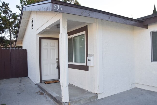 Building Photo - La Veta (830-836) Unit La Veta (836)