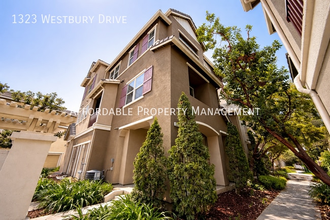 Building Photo - 1323 Westbury Dr