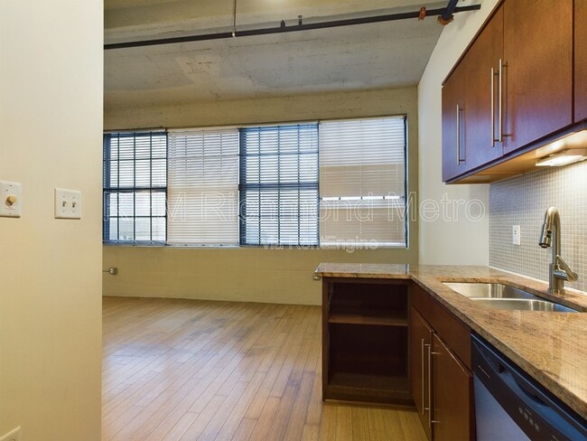 Building Photo - 815 Perry St Unit 221 Rental