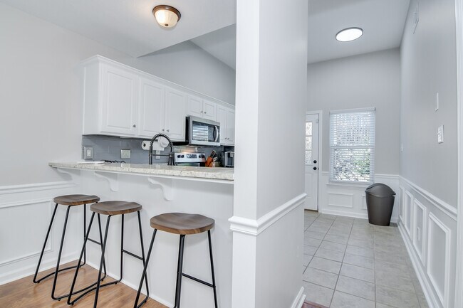 Photo - 2003 Helmsdale Ln