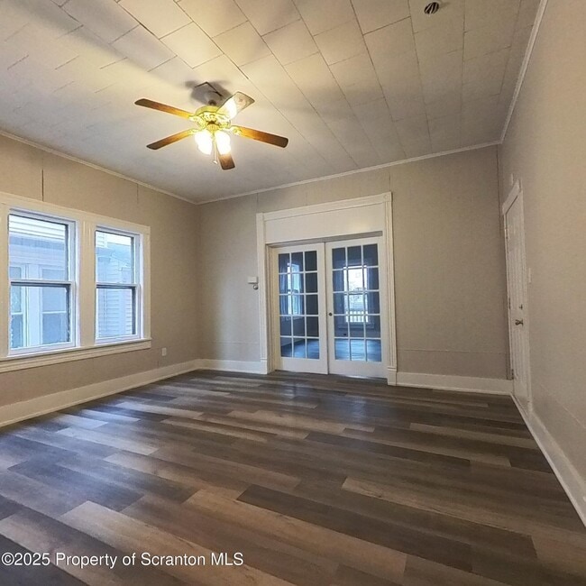 Photo - 1715 Sanderson Ave