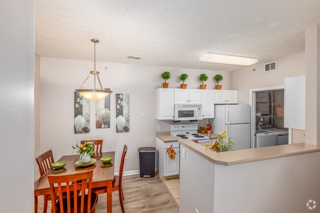 1BR, 1BA - 760SF - Kitchen