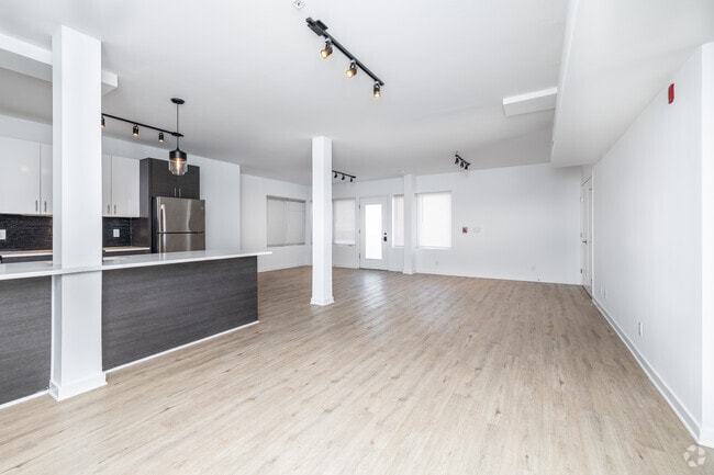 2 habitaciones, sala de estar - 227 Krams Avenue