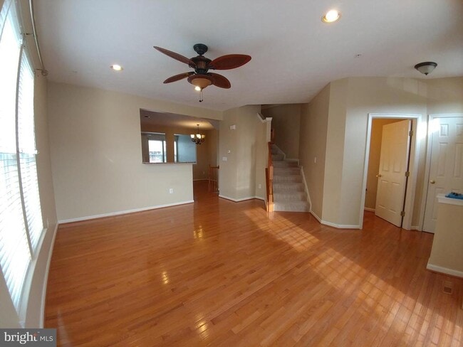 Photo - 912 Glaze Ct