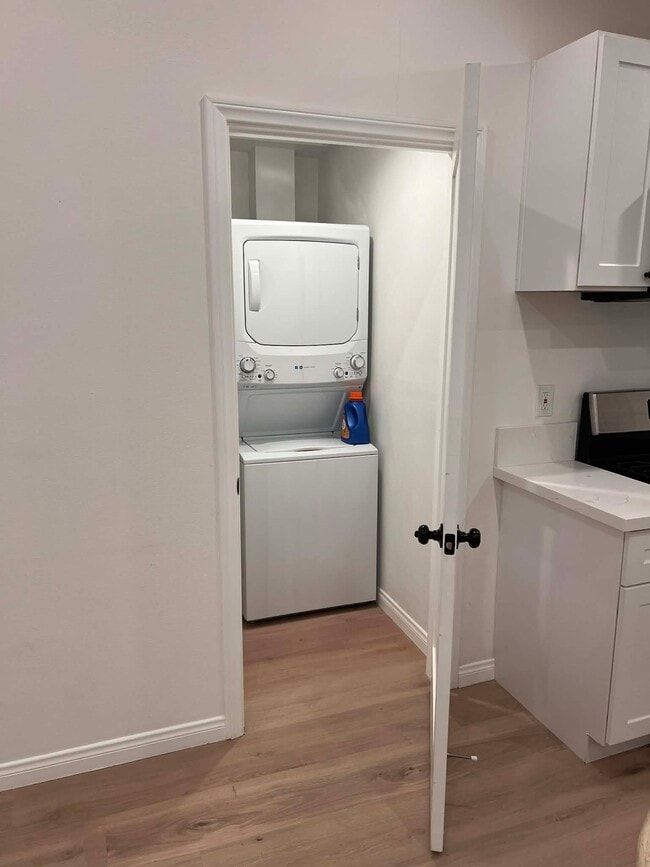 Equipado con lavadora y secadora. - 16066 Bahama St