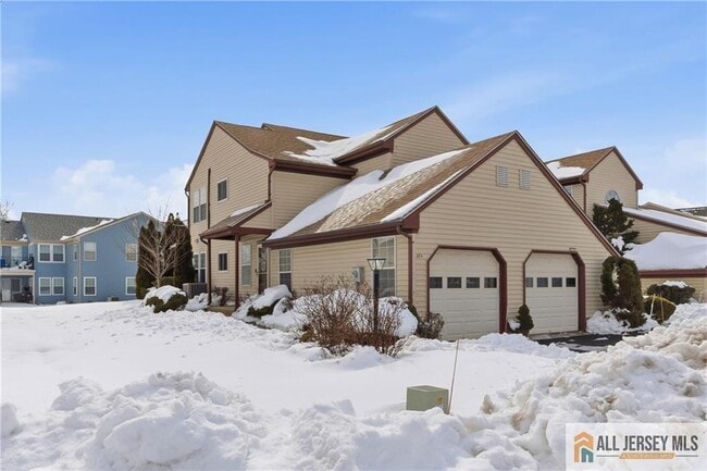 Building Photo - 17C Dorchester Dr Unit 17D