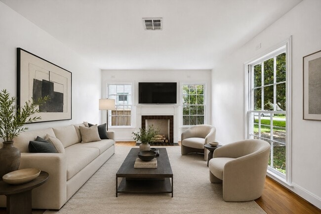 Photo - 326 W 22nd St
