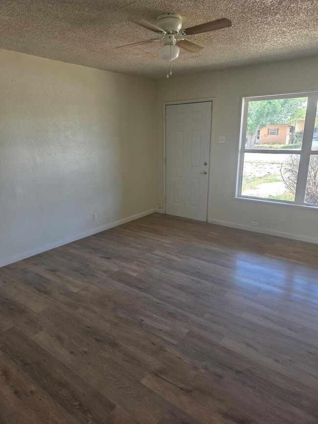 Building Photo - 1506 W Yucca Ave Unit C (643)