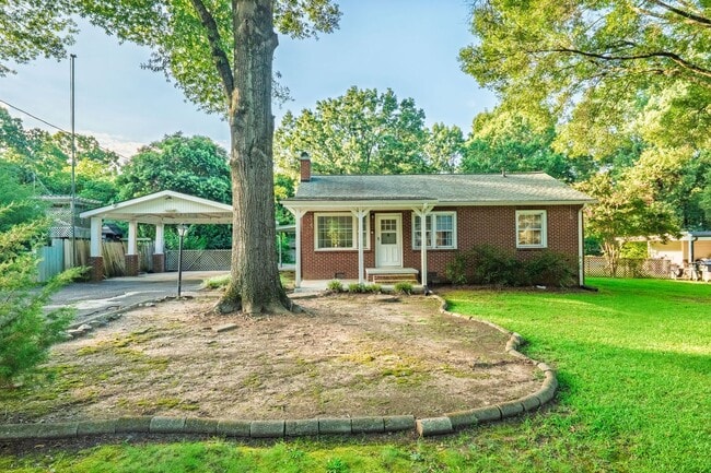 Building Photo - Well-maintained 3-bedroom, 1-bath all brick ranch offering 1,253 sq. ft. of functional living space