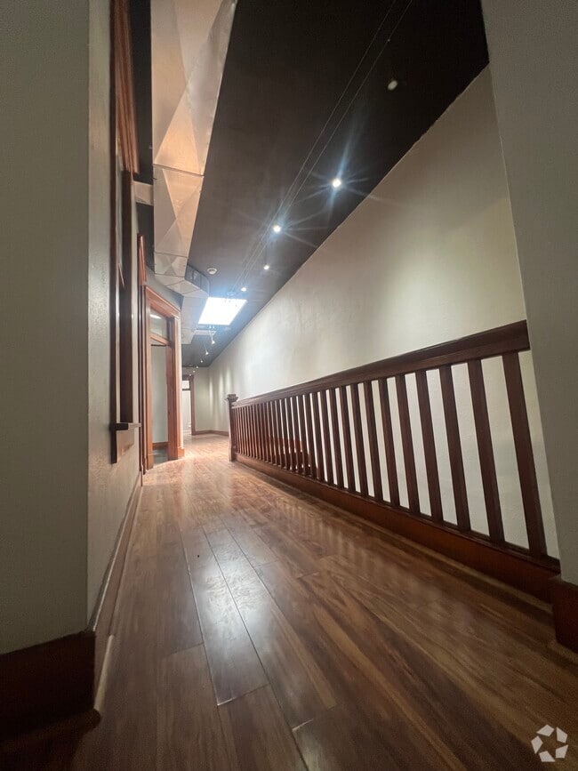 Building Photo - 923 W Douglas Ave Unit Suite A Rental