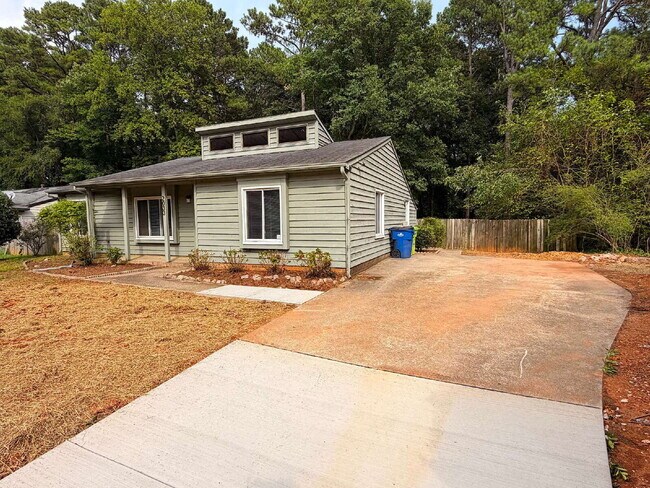 Charming 3 Bedroom Home in Raleigh!