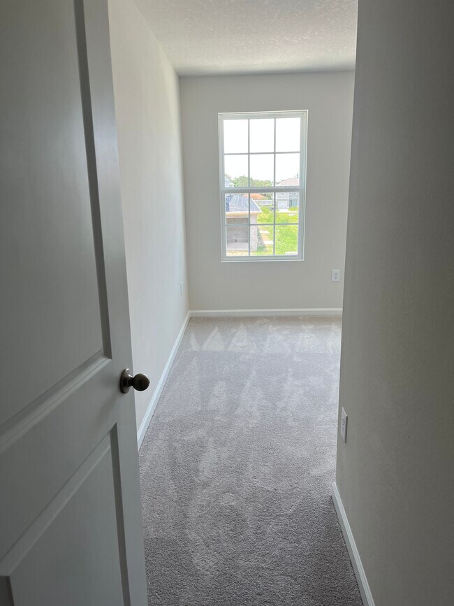 Photo - 345 Sedgewick Dr