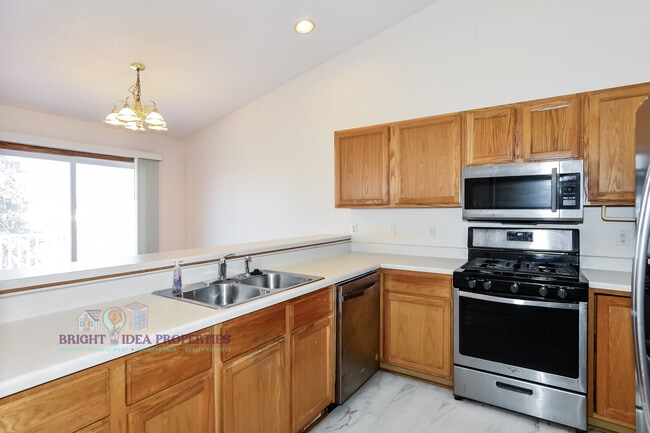 Photo - 2737 Douglas Dr N