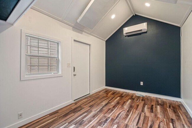 Photo - 7107 Leppke Cove