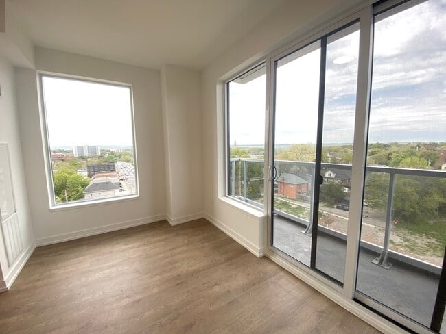 Photo - 415 Main St W Unit 706