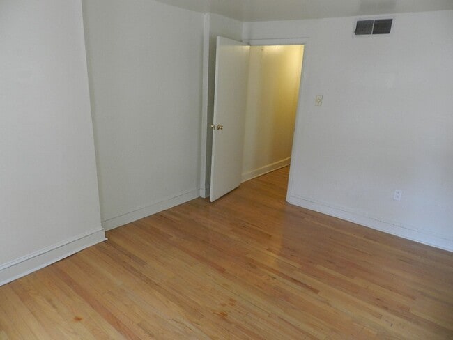 Photo - Spacious Bi-Level 2 Bedroom, 2 Bathroom with Exposed Brick & In-Unit Laundry Unit #2R