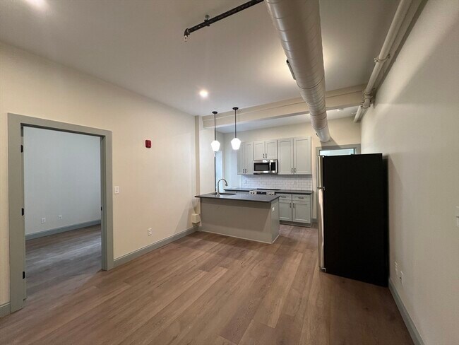 Photo - 160 Seabury St Unit 7