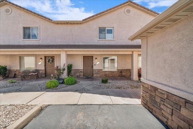 Building Photo - Great location 3 bed, 2.5 bath, 1 car gara...