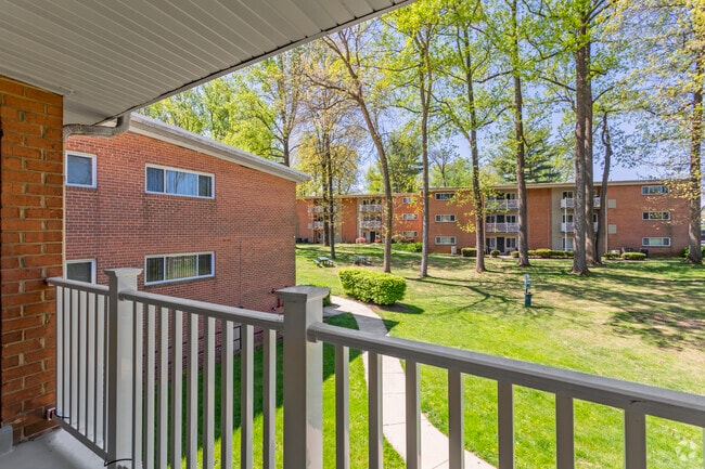 1 BR, 1 BA - 650 SF